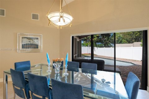 House in Boca Raton, Florida 4 bedrooms, 297.94 sq.m. № 2069559 - photo 15