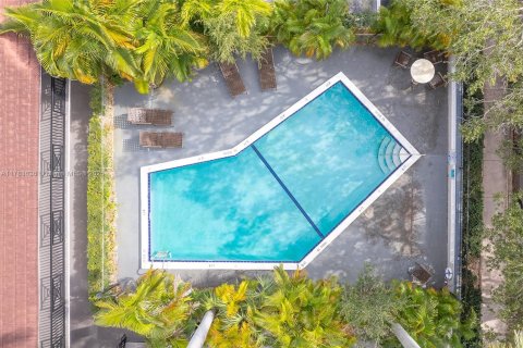 Condo in Coral Gables, Florida, 2 bedrooms  № 1862777 - photo 25