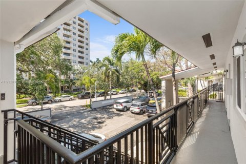 Condo in Coral Gables, Florida, 2 bedrooms  № 1862777 - photo 22