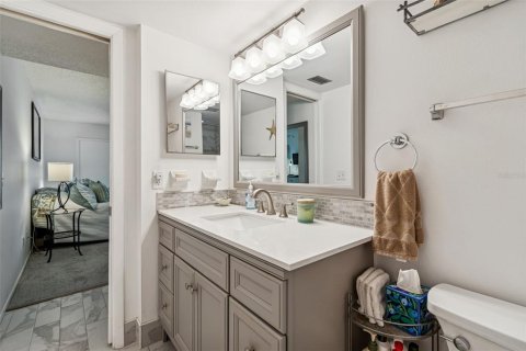Condo in Oldsmar, Florida, 2 bedrooms  № 2234930 - photo 9