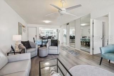 Condo in Oldsmar, Florida, 2 bedrooms  № 2234930 - photo 6