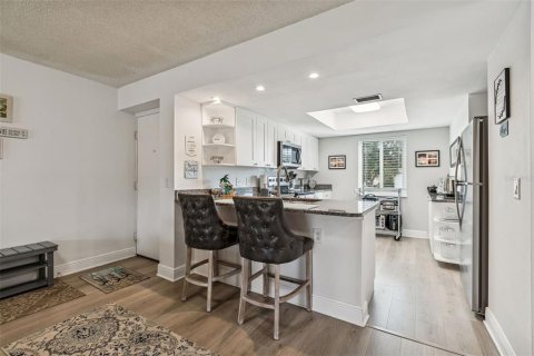 Condo in Oldsmar, Florida, 2 bedrooms  № 2234930 - photo 12