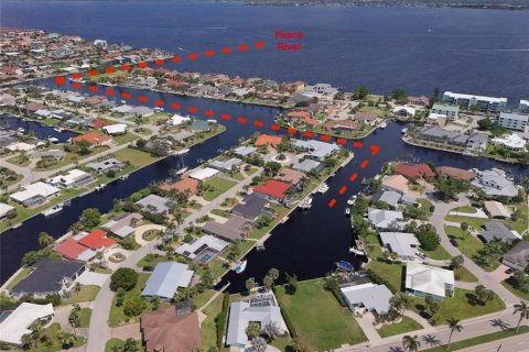 Casa en venta en Punta Gorda, Florida, 3 dormitorios, 259.29 m2 № 1843854 - foto 2