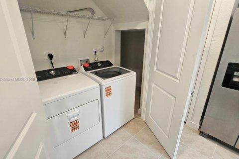 Townhouse in Florida City, Florida 3 bedrooms № 1858868 - photo 14