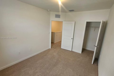 Townhouse in Florida City, Florida 3 bedrooms № 1858868 - photo 23