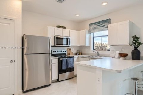 Townhouse in Florida City, Florida 3 bedrooms № 1858868 - photo 28