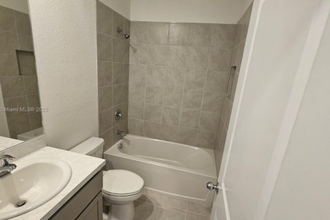 Townhouse in Florida City, Florida 3 bedrooms № 1858868 - photo 17