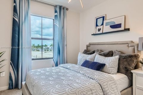 Townhouse in Florida City, Florida 3 bedrooms № 1858868 - photo 16