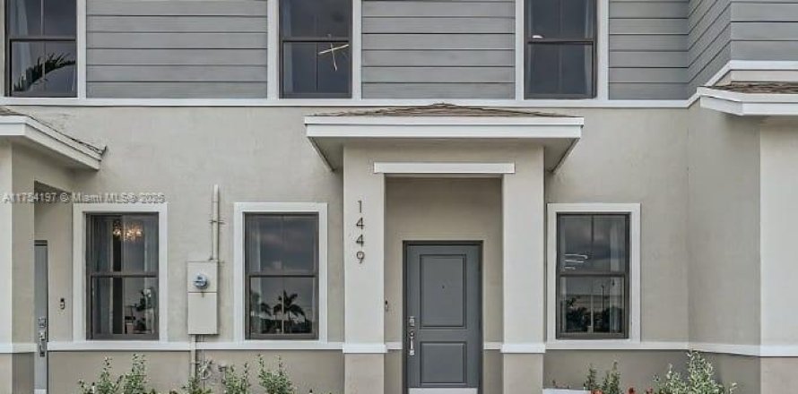 Townhouse in Florida City, Florida 3 bedrooms № 1858868