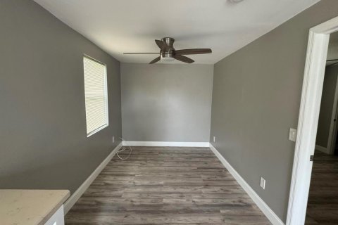 Villa ou maison à louer à Palm Springs, Floride: 2 chambres, 61.32 m2 № 2367845 - photo 5