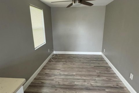 Villa ou maison à louer à Palm Springs, Floride: 2 chambres, 61.32 m2 № 2367845 - photo 6