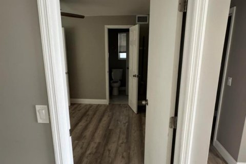 Villa ou maison à louer à Palm Springs, Floride: 2 chambres, 61.32 m2 № 2367845 - photo 7