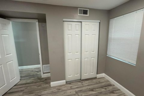 Villa ou maison à louer à Palm Springs, Floride: 2 chambres, 61.32 m2 № 2367845 - photo 17