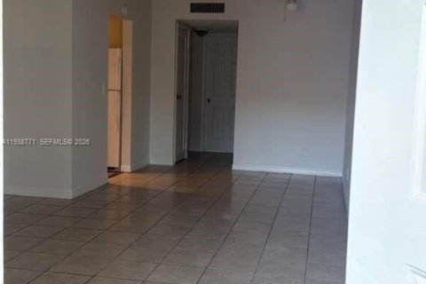 Кондоминиум с 1 спальней в Лодерхилл, Флорида № 2053696