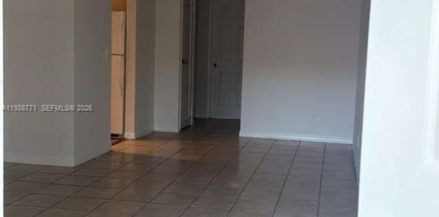 Кондоминиум с 1 спальней в Лодерхилл, Флорида № 2053696