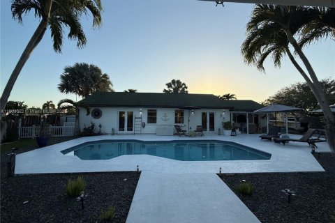 House in Miami, Florida 3 bedrooms, 155.98 sq.m. № 1752634 - photo 17
