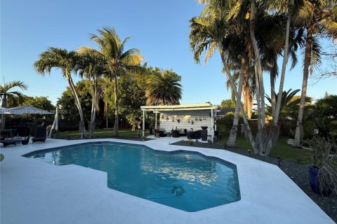 House in Miami, Florida 3 bedrooms, 155.98 sq.m. № 1752634 - photo 13