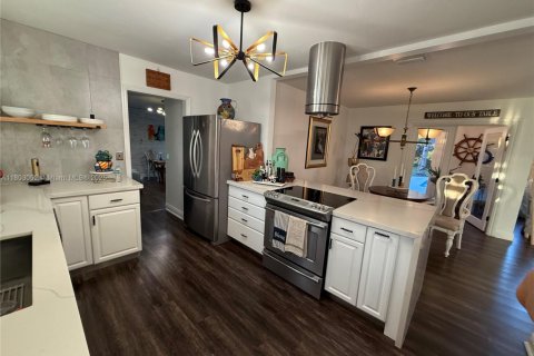 House in Miami, Florida 3 bedrooms, 155.98 sq.m. № 1752634 - photo 5