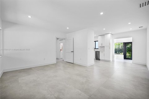 House in Miami, Florida 3 bedrooms, 76.27 sq.m. № 1864664 - photo 9