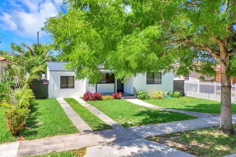House in Miami, Florida 3 bedrooms, 76.27 sq.m. № 1864664 - photo 2