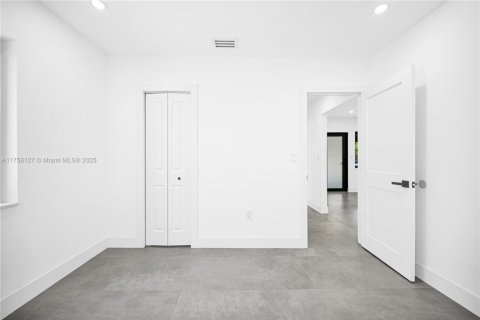 House in Miami, Florida 3 bedrooms, 76.27 sq.m. № 1864664 - photo 13