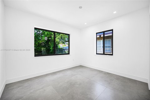 House in Miami, Florida 3 bedrooms, 76.27 sq.m. № 1864664 - photo 12