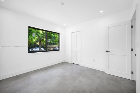 House in Miami, Florida 3 bedrooms, 76.27 sq.m. № 1864664 - photo 10