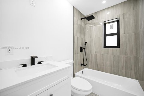 House in Miami, Florida 3 bedrooms, 76.27 sq.m. № 1864664 - photo 17