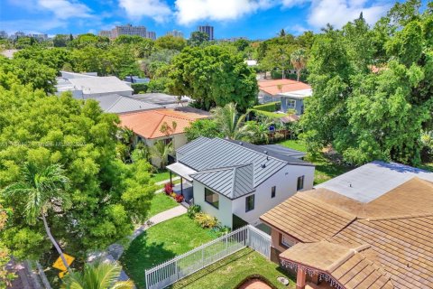 House in Miami, Florida 3 bedrooms, 76.27 sq.m. № 1864664 - photo 6