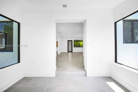 House in Miami, Florida 3 bedrooms, 76.27 sq.m. № 1864664 - photo 20