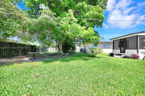 House in Miami, Florida 3 bedrooms, 76.27 sq.m. № 1864664 - photo 24