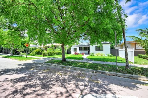 House in Miami, Florida 3 bedrooms, 76.27 sq.m. № 1864664 - photo 4