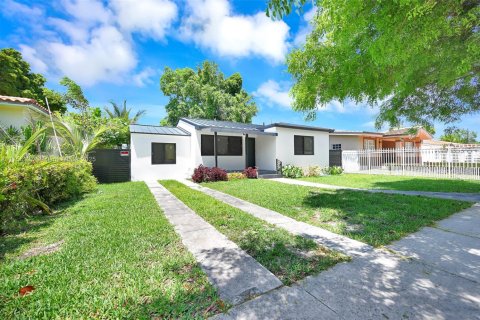 House in Miami, Florida 3 bedrooms, 76.27 sq.m. № 1864664 - photo 1