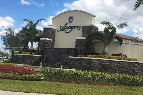 Adosado en venta en Hialeah Gardens, Florida, 3 dormitorios, 146.23 m2 № 1937664 - foto 1