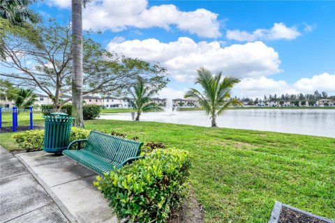 Adosado en venta en Hialeah Gardens, Florida, 3 dormitorios, 146.23 m2 № 1937664 - foto 12
