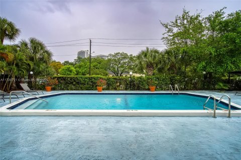 Condo in North Miami Beach, Florida, 1 bedroom  № 1488120 - photo 14