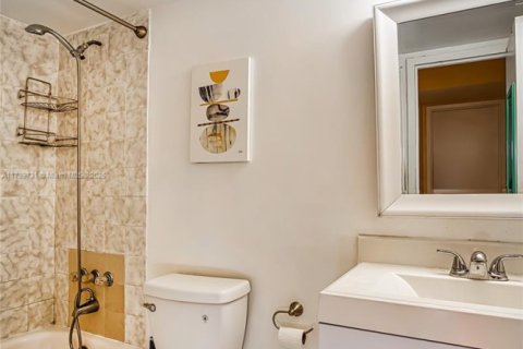 Condo in North Miami Beach, Florida, 1 bedroom  № 1488120 - photo 7