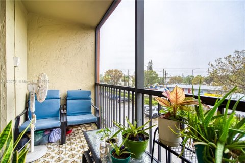 Condo in North Miami Beach, Florida, 1 bedroom  № 1488120 - photo 10