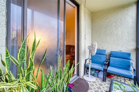 Condo in North Miami Beach, Florida, 1 bedroom  № 1488120 - photo 9