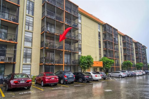 Condo in North Miami Beach, Florida, 1 bedroom  № 1488120 - photo 18