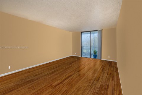 Condo in North Miami Beach, Florida, 1 bedroom  № 1488120 - photo 3