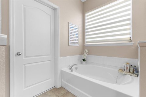 House in Kissimmee, Florida 4 bedrooms, 260.87 sq.m. № 1883971 - photo 10