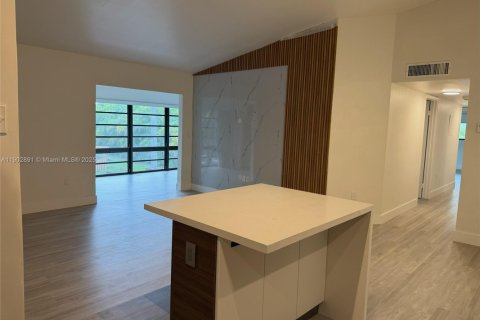 Condo in Doral, Florida, 3 bedrooms  № 1954107 - photo 7