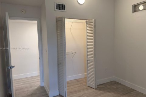 Condo in Doral, Florida, 3 bedrooms  № 1954107 - photo 24