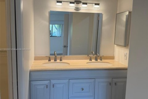 Condo in Doral, Florida, 3 bedrooms  № 1954107 - photo 19