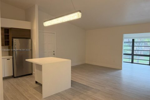Condo in Doral, Florida, 3 bedrooms  № 1954107 - photo 5