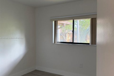 Condo in Doral, Florida, 3 bedrooms  № 1954107 - photo 22