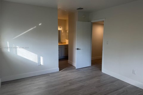 Condo in Doral, Florida, 3 bedrooms  № 1954107 - photo 18