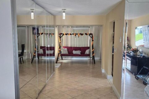 House in Tamarac, Florida 2 bedrooms, 124.67 sq.m. № 2389929 - photo 19