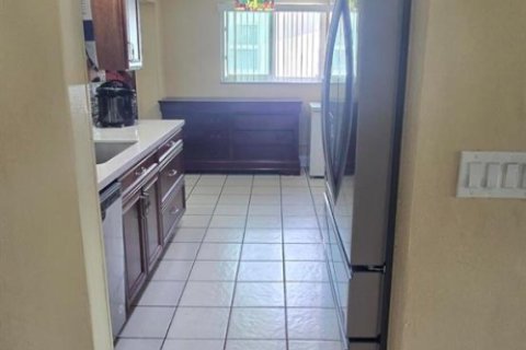 House in Tamarac, Florida 2 bedrooms, 124.67 sq.m. № 2389929 - photo 14